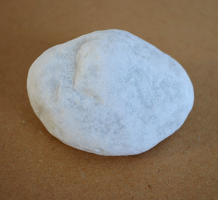 Kleine, flache Steine mit einem Gewicht zwischen 30-127g stimmu11