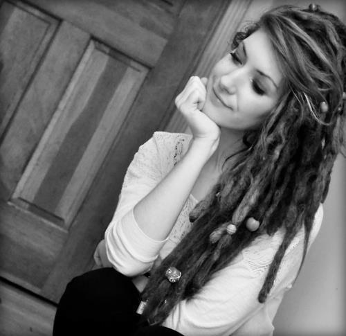 Bilder-Thread dreads-girl-smile-Favim.com-420765