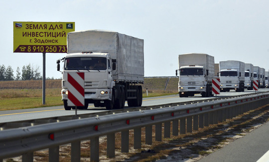 A-Russian-convoy-of-trucks-carrying-huma