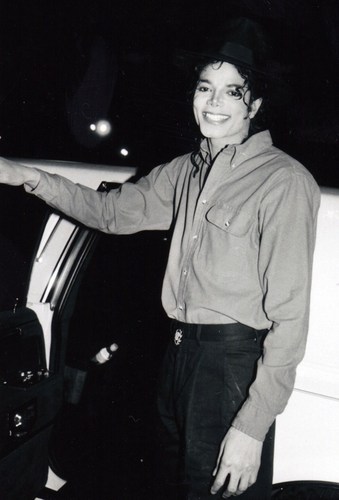 Mike-michael-jackson-19247751-339-500