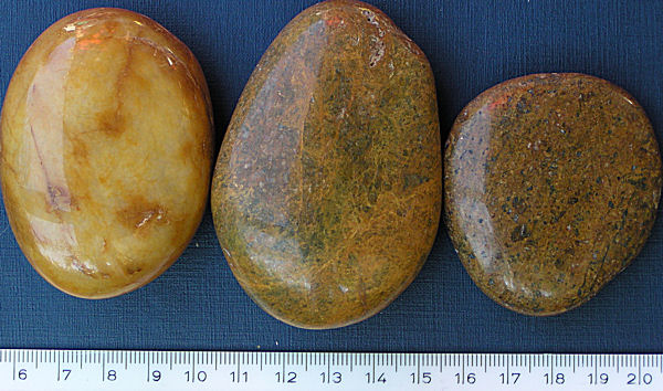 Kleine, flache Steine mit einem Gewicht zwischen 30-127g Geschiebe050