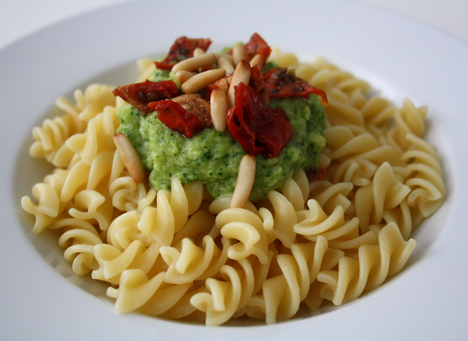 Die zweite Wohlfühl-Lounge zucchini-nudeln-getrocknete-tomaten