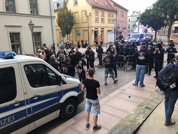 b-rechte-von-polizei-gestoppt-160918