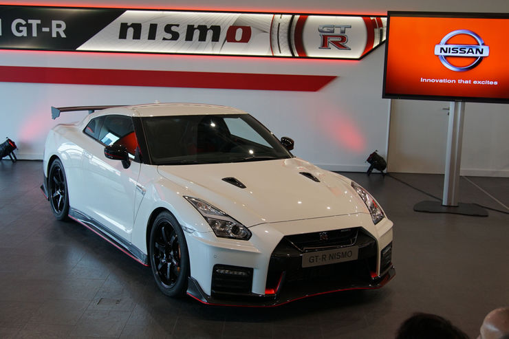 Nissan-GT-R-Nismo-Modelljahr-2017-Vorste