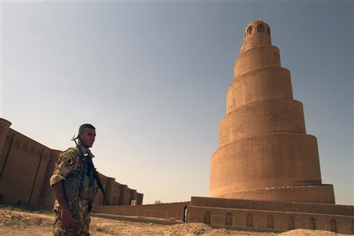 sunni militiaman spiral minaret samarra 