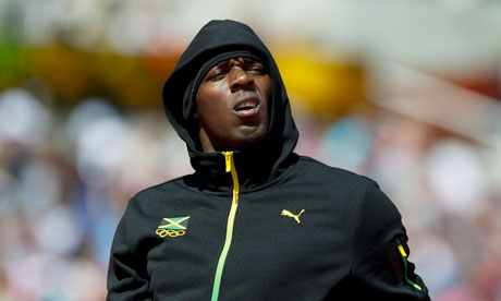 Usain-Bolt-in-black-track-008