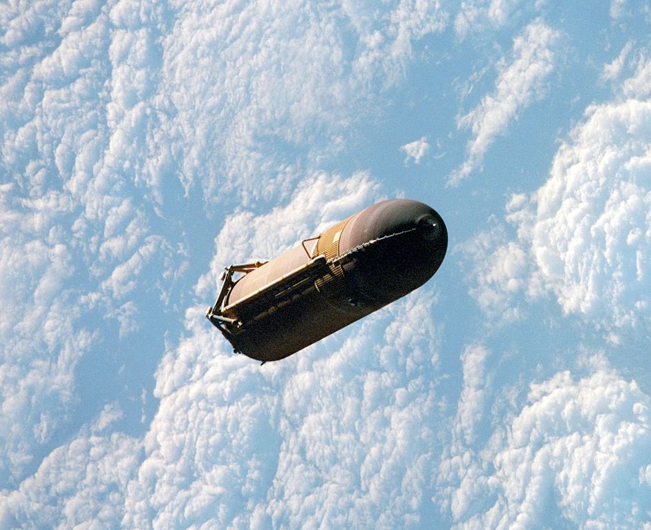 942px-Shuttle external fuel tank jettiso