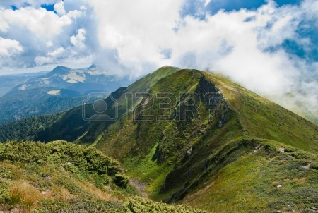 11548162-karpaten-landschaft-auf-einem-b