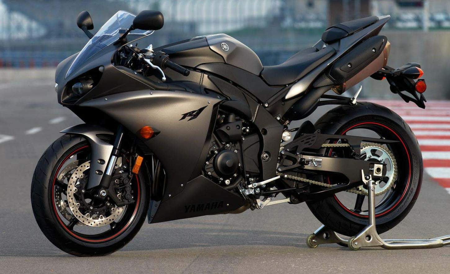 Yamaha YZF-R1 13  4