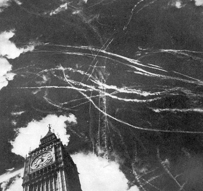 battle of britain london contrails