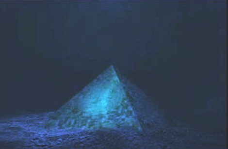 Forschern-entdecken-Kristall-Pyramide-im