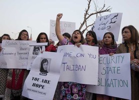 Pakistaner-wuetend-Taliban-griffen-junge