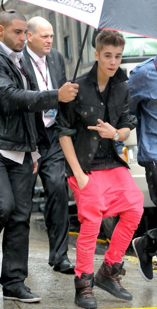 justin-bieber-boss-nyc-500x983