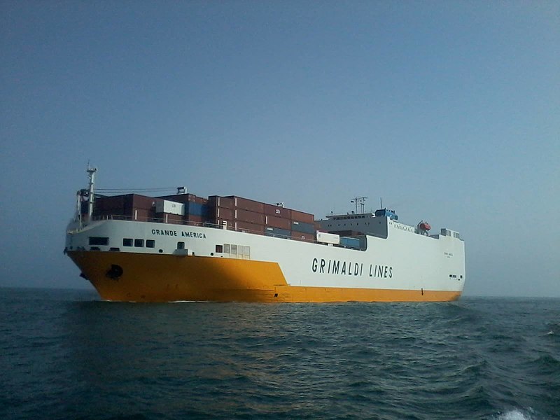 800px-Car carrier GRANDE AMERICA en mer