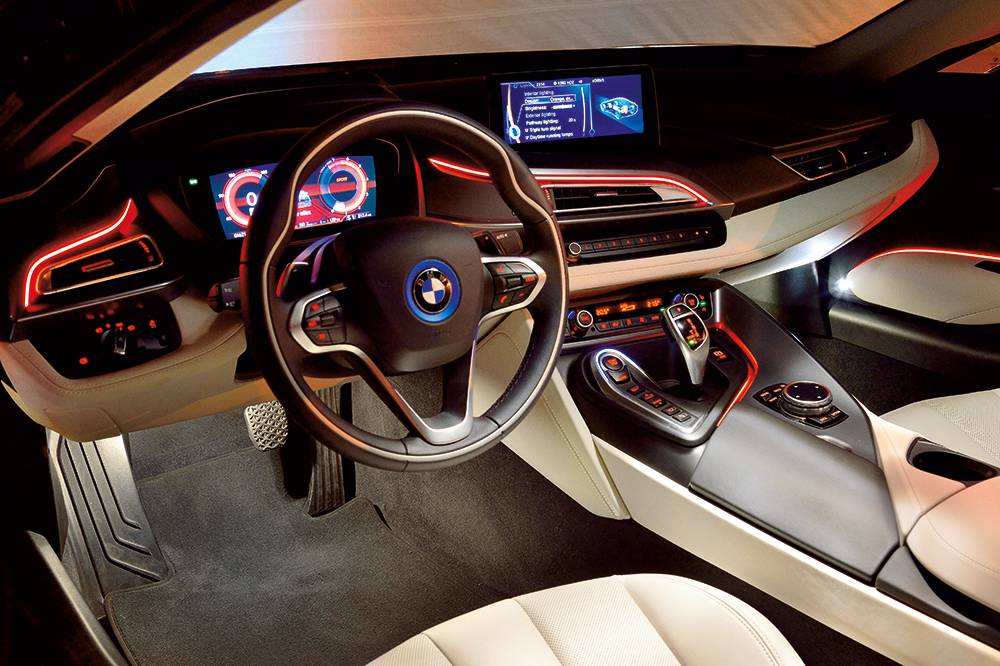 bmw-i8-cockpit-innenraum-armaturen-sitze