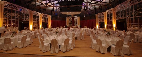 spiegelsaal-ballsaal-kulissen--buehne-wa