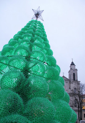 Bilder-Thread t6iJVo9 christmas-tree-made-of-bottles-01