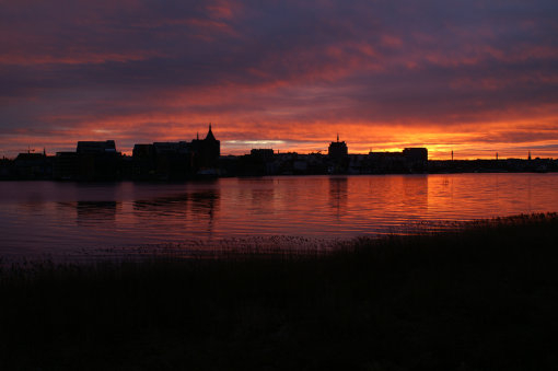 Sonnenuntergang-Stadtansichten-skyline-R