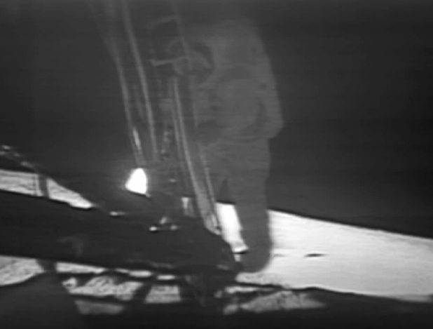 74ed7d Apollo 11 first step