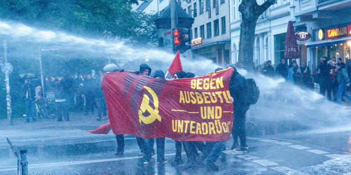 hamburg demo wasserwerfer dpa