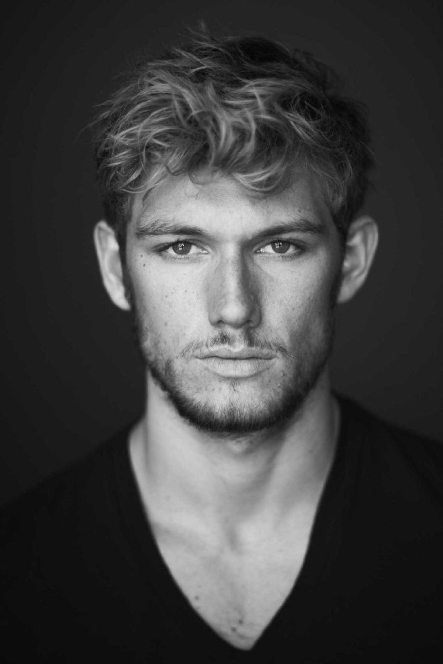 Alex-Pettyfer-in-The-Butler