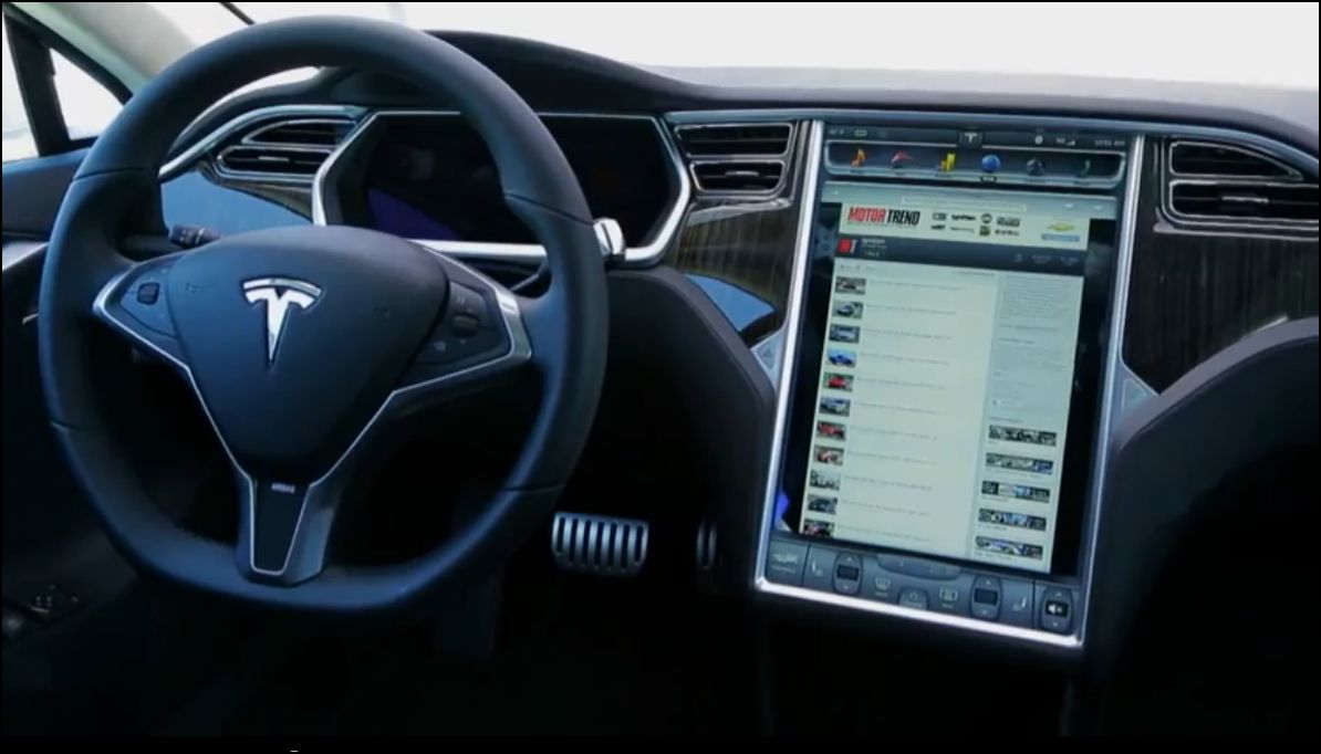 cc0185 2013 Tesla S cockpit
