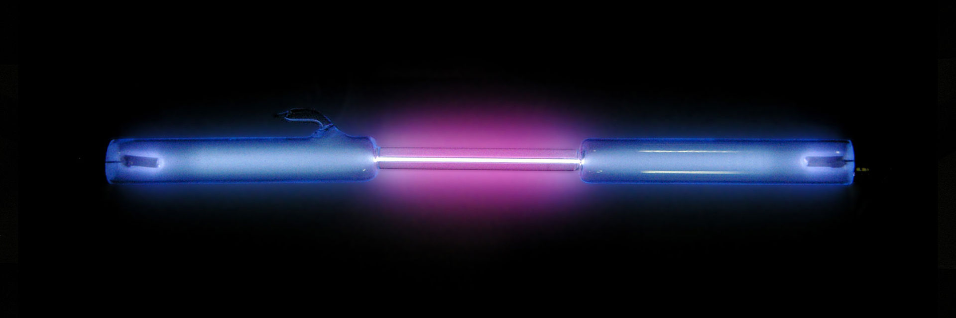 1920px-Hydrogen discharge tube
