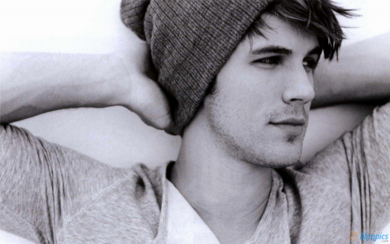 Контакт красивые парни. Matt Lanter в шапке. Красивые парни. Симпатичный парень.