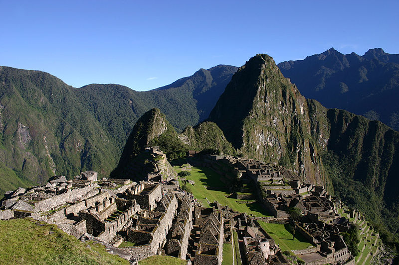 800px-Machu Picchu early morning