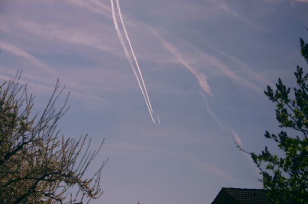 3-Flugzeuge-Kondensstreifen-Normalobjekt