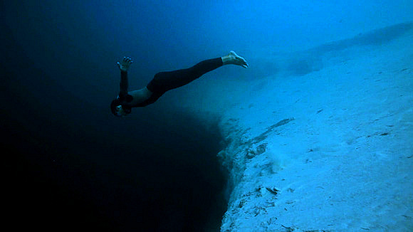 Underwater-Base-Jump