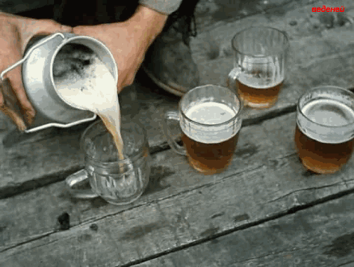 ta686f7 4 Bierglaeser aus Milchkanne gez