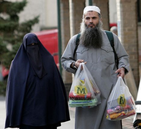 Abu-Qatada-shopping