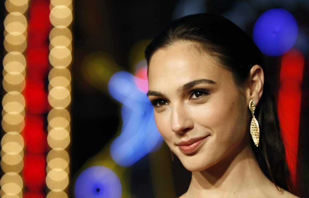 gal-gadot-cute-s2374x1520-450918-1020