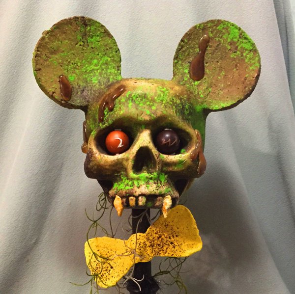 zombie-mickey-mouse-skull