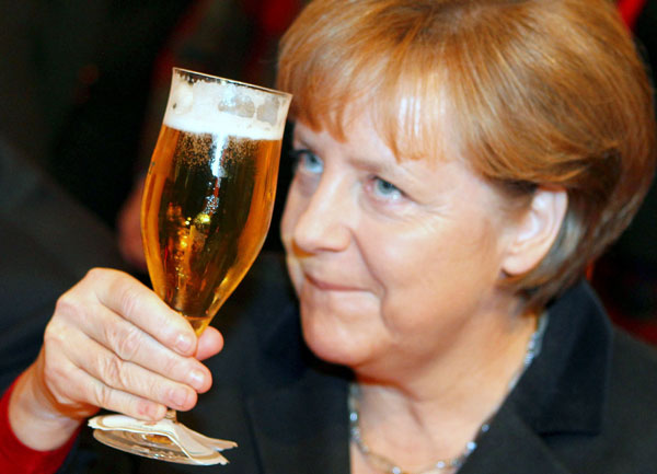 121001 merkel bier dpa buettner g