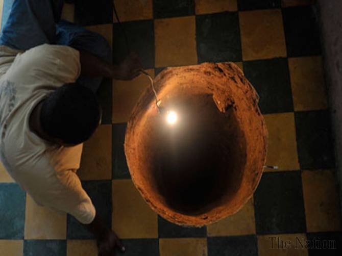 man-swallowed-by-sinkhole-under-bed-1362