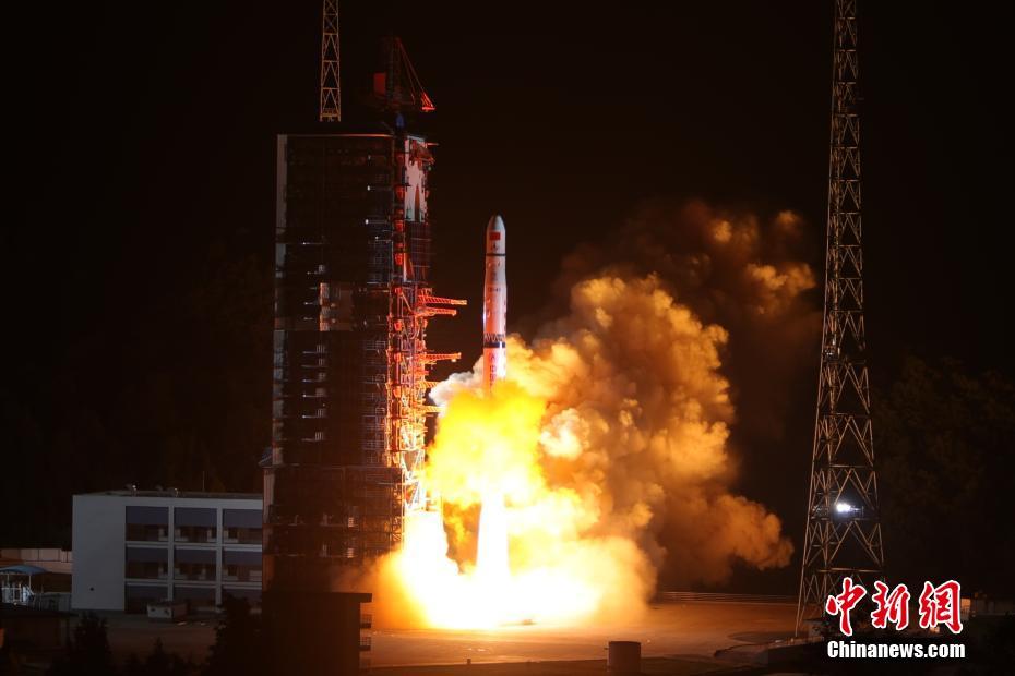queqiao-changE4-relay-satellite-launch-m