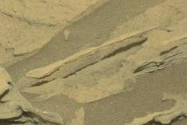 Curiosity-Finds-a-Floating-Spoon-on-Mars