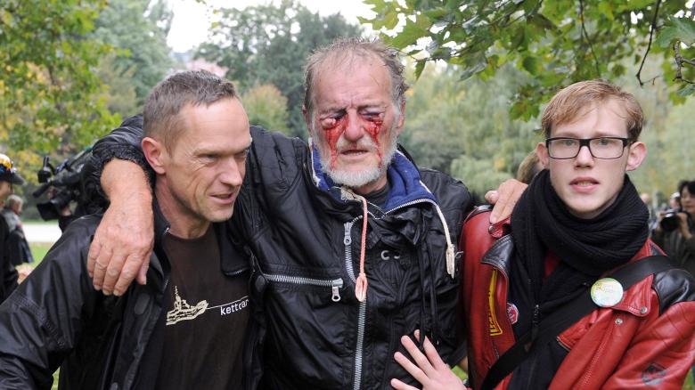 Stuttgart 21 Demonstrant droht zu erblin