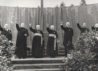 Nazi Priester