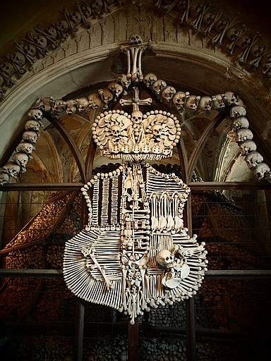 inside-the-sedlec-ossuary-kutna-hora-cze