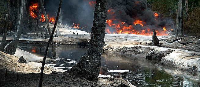 IxkXe5 oil leak nigeria fire pollution a