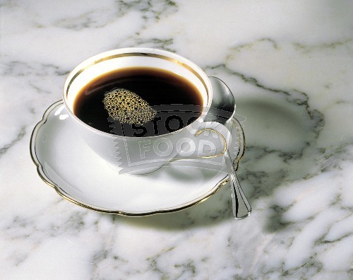 Eine Tasse schwarzer Kaffee weie Tasse m