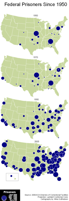 220px-U.S. federal prisoner distribution