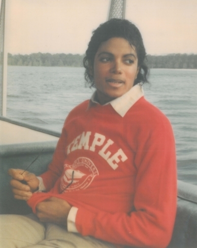 mj-boat-michael-jackson-10709932-400-504