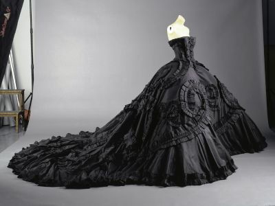 black-wedding-dresses-with-long-train