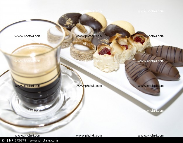 kaffee-schokolade-und-geback-essen-und-v