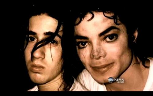 fake-michael-jackson-26584607-500-313