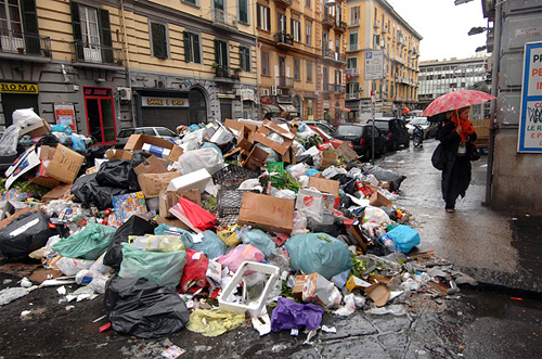 Italy-naples-trash